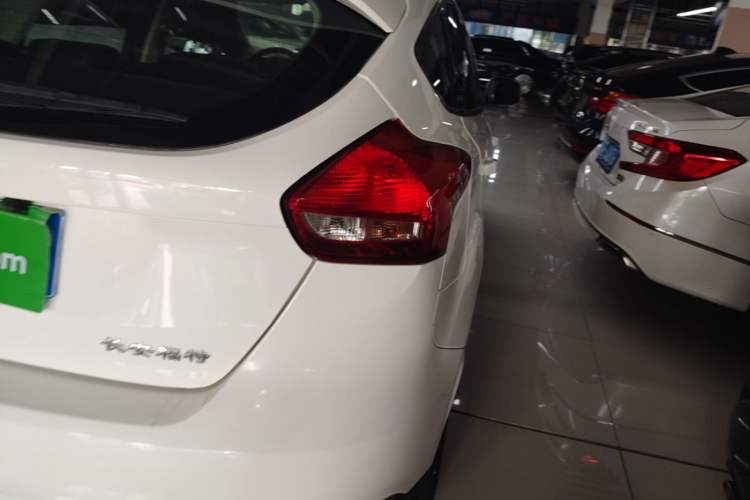 Used Ford Focus 2015 Hatchback 1.6L Automatic Comfort Model Right Rear Taillight