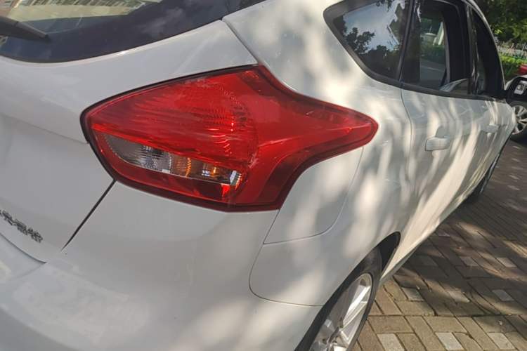 Used Ford Focus 2015 Hatchback 1.6L Automatic Fashion Edition Right Rear Taillight