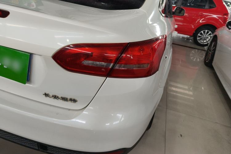 Used Ford Focus 2015 Sedan 1.6L Automatic Comfort Model Right Rear Taillight