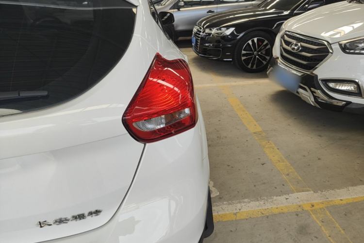 Used Ford Focus 2015 Hatchback 1.6L Automatic Fashion Edition Right Rear Taillight