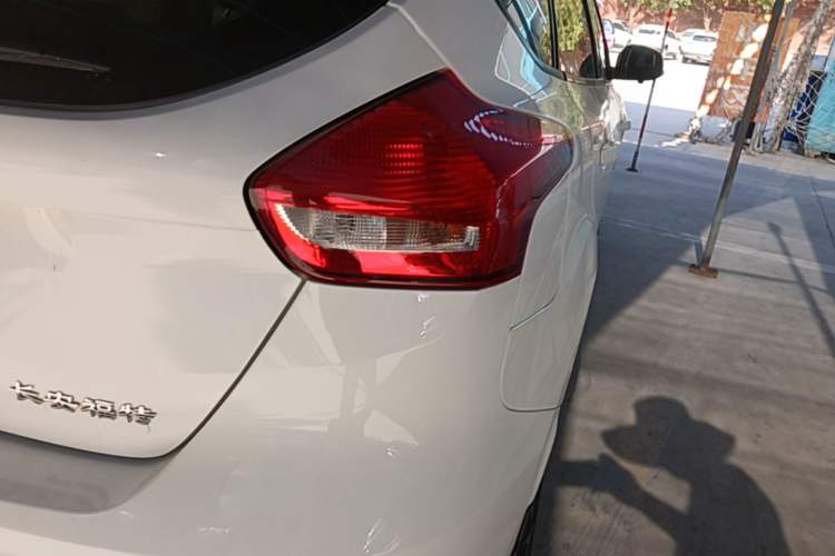 Used Ford Focus 2015 Hatchback 1.6L Automatic Fashion Edition Right Rear Taillight