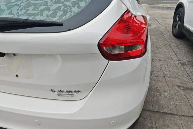 Used Ford Focus 2015 Hatchback EcoBoost 125 Automatic Supreme Style Edition Right Rear Taillight