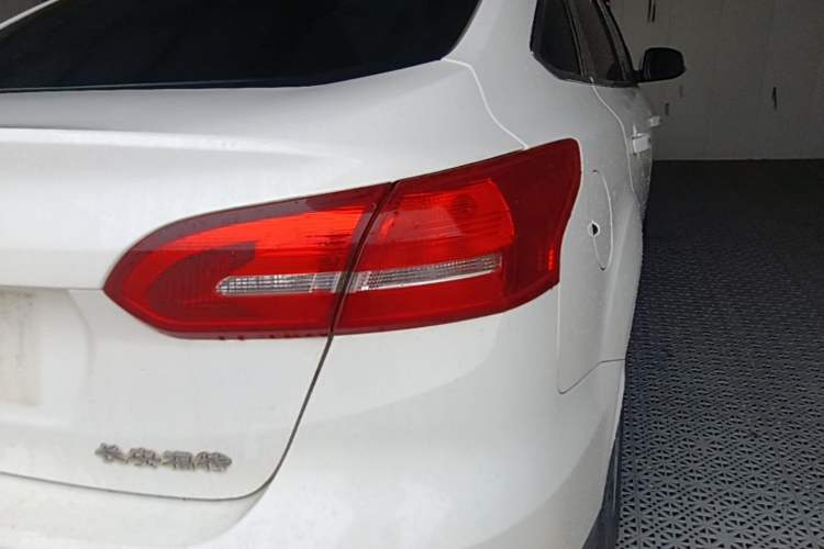 Used Ford Focus 2015 Sedan 1.6L Automatic Comfort Model Right Rear Taillight