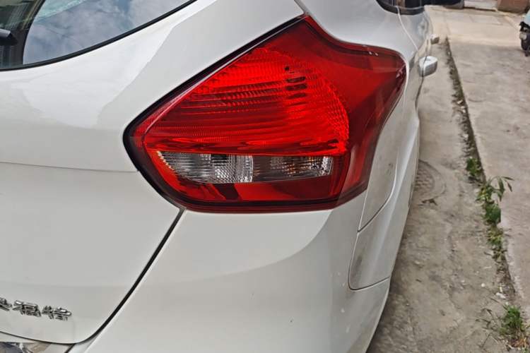Used Ford Focus 2015 Hatchback 1.6L Automatic Fashion Edition Right Rear Taillight