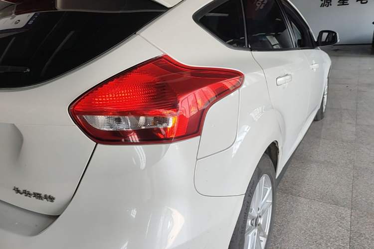 Used Ford Focus 2015 Hatchback 1.6L Automatic Fashion Edition Right Rear Taillight