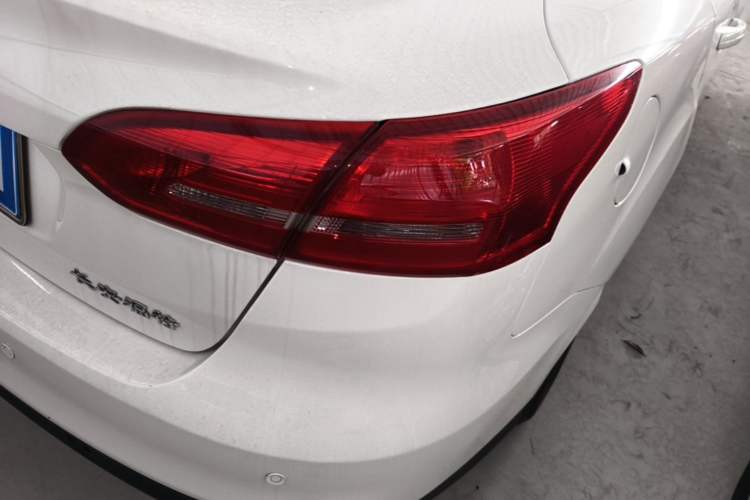 Used Ford Focus 2015 Sedan 1.6L Automatic Comfort Model Right Rear Taillight