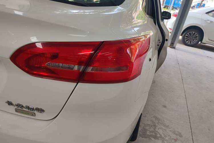 Used Ford Focus 2015 Sedan EcoBoost 125 Automatic Supreme Style Edition Right Rear Taillight