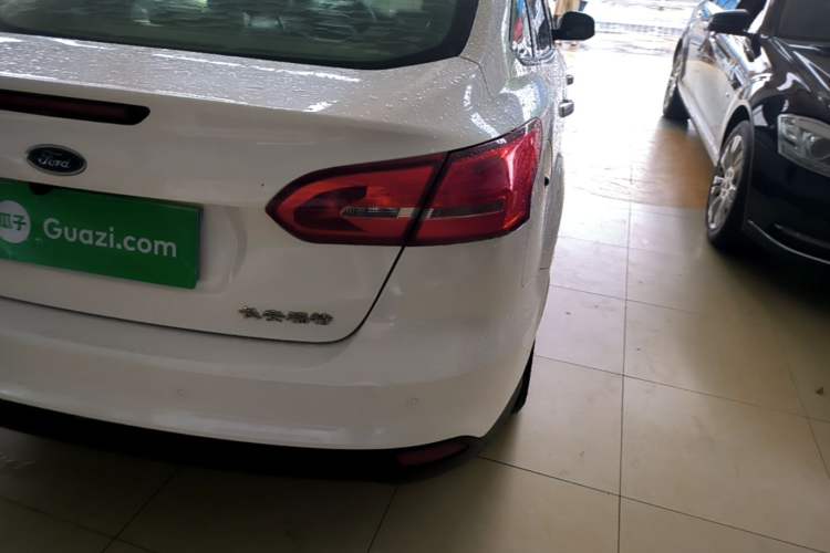 Used Ford Focus 2015 Sedan 1.6L Automatic Comfort Model Right Rear Taillight