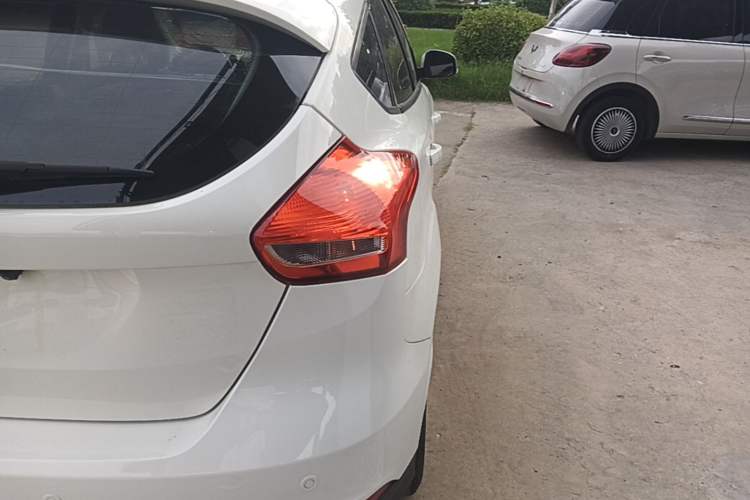 Used Ford Focus 2015 Hatchback 1.6L Automatic Fashion Edition Right Rear Taillight