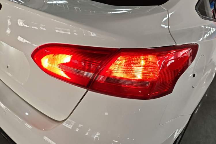 Used Ford Focus 2015 Sedan 1.6L Automatic Comfort Model Right Rear Taillight