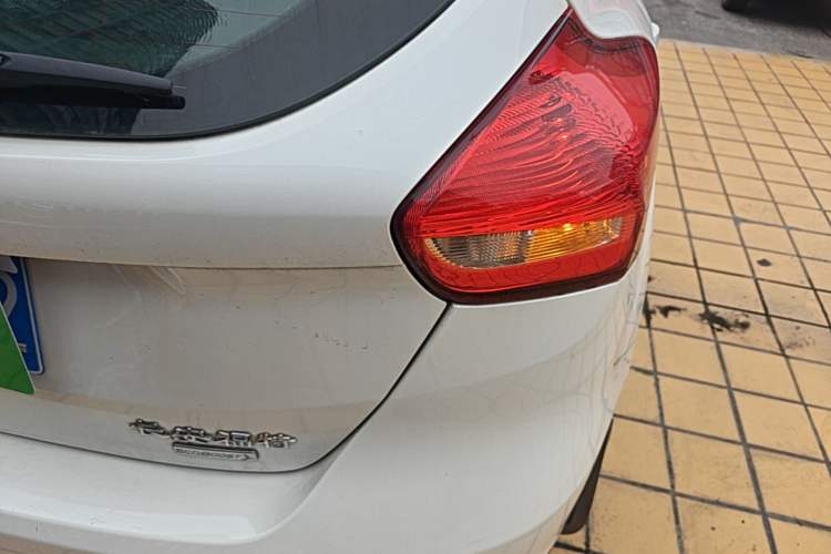 Used Ford Focus 2015 Hatchback EcoBoost 125 Automatic Supreme Style Edition Right Rear Taillight