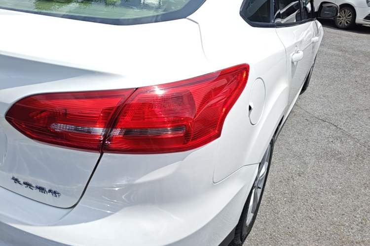 Used Ford Focus 2015 Sedan 1.6L Automatic Comfort Model Right Rear Taillight