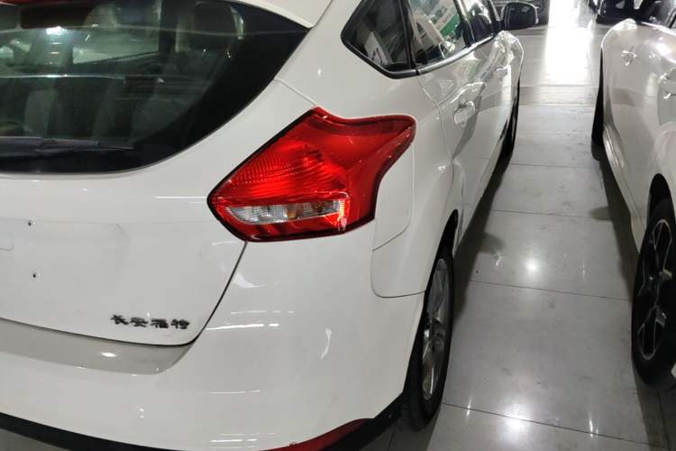 Used Ford Focus 2015 Hatchback 1.6L Manual Comfort Edition Right Rear Taillight