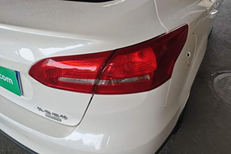 Used Ford Focus 2015 Sedan EcoBoost 180 Automatic Elite Model Right Rear Taillight