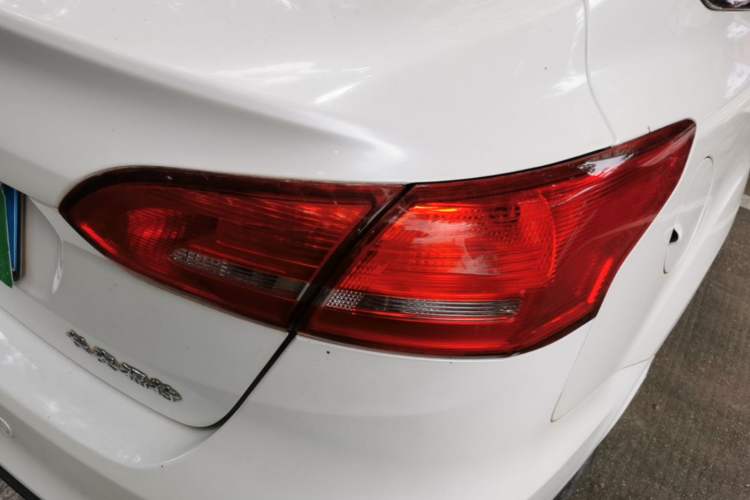 Used Ford Focus 2015 Sedan 1.6L Automatic Trend Model Right Rear Taillight