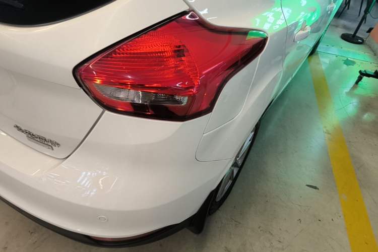Used Ford Focus 2015 Hatchback EcoBoost 180 Automatic Elite Model Right Rear Taillight