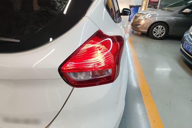 Used Ford Focus 2015 Hatchback 1.6L Automatic Fashion Edition Right Rear Taillight