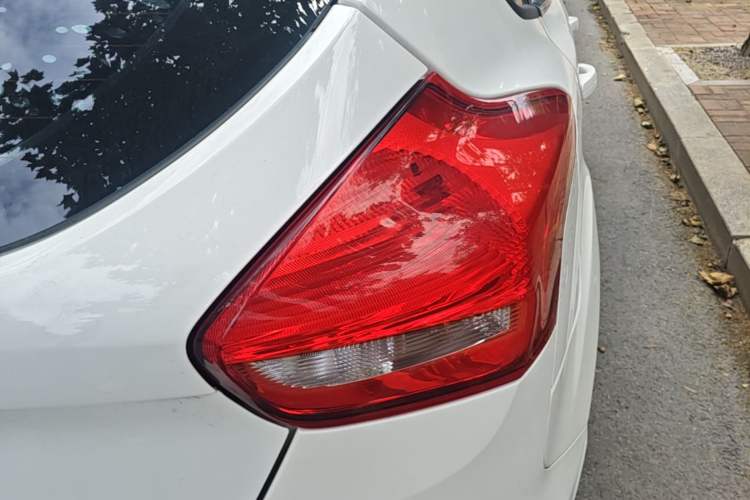 Used Ford Focus 2015 Hatchback 1.6L Automatic Fashion Edition Right Rear Taillight