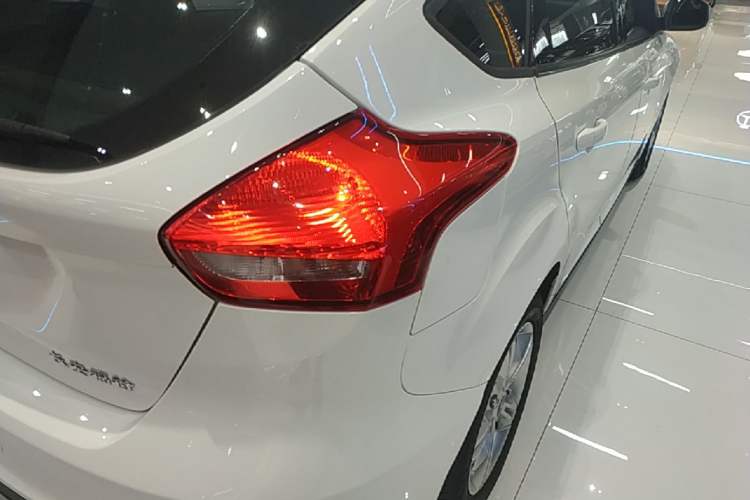 Used Ford Focus 2015 Hatchback 1.6L Automatic Comfort Model Right Rear Taillight