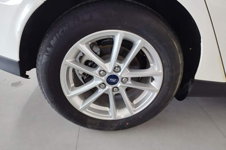 Used Ford Focus 2015 Hatchback 1.6L Manual Fashion Edition Right Rear Wheel Hub
