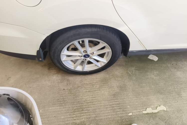 Used Ford Focus 2015 Sedan 1.6L Automatic Trend Model Right Rear Wheel Hub