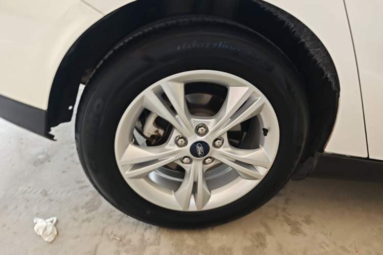 Used Ford Focus 2015 Hatchback 1.6L Automatic Comfort Model Right Rear Wheel Hub