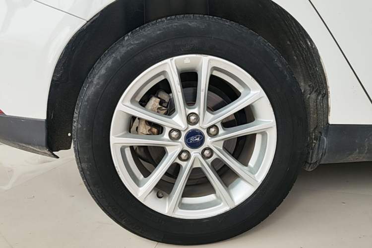 Used Ford Focus 2015 Hatchback 1.6L Automatic Fashion Edition Right Rear Wheel Hub