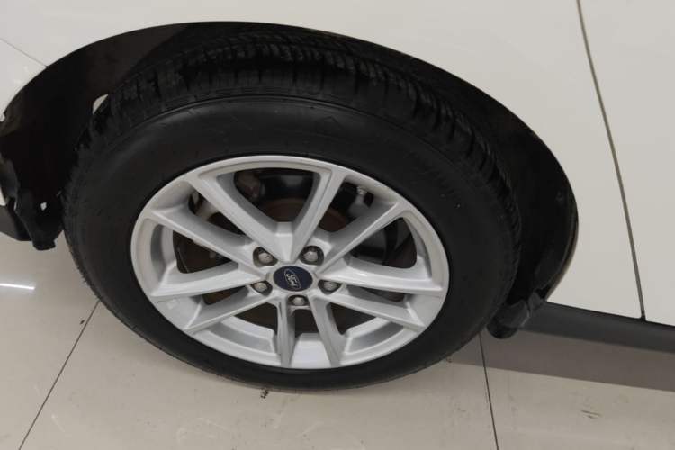 Used Ford Focus 2015 Hatchback 1.6L Automatic Fashion Edition Right Rear Wheel Hub