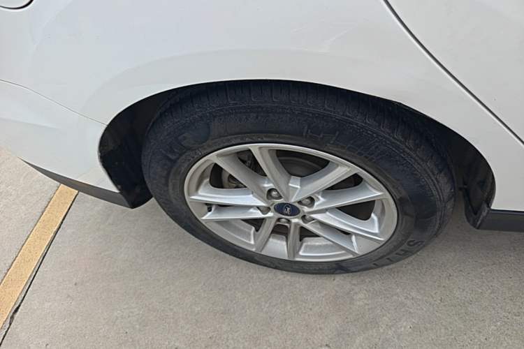 Used Ford Focus 2015 Sedan EcoBoost 180 Automatic Elite Model Right Rear Wheel Hub