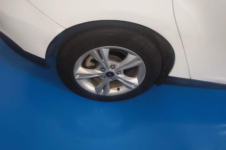 Used Ford Focus 2015 Hatchback 1.6L Automatic Comfort Model Right Rear Wheel Hub