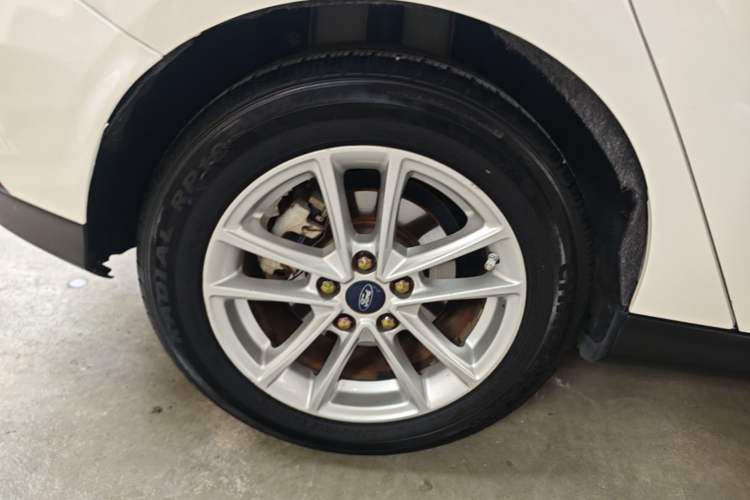 Used Ford Focus 2015 Hatchback 1.6L Automatic Fashion Edition Right Rear Wheel Hub