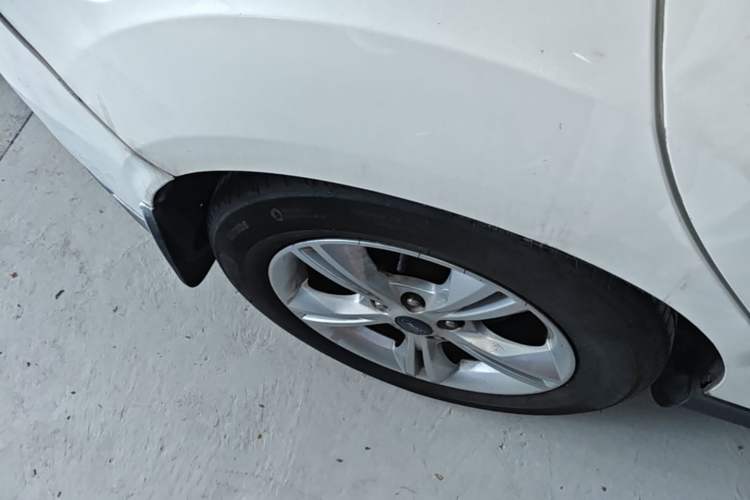 Used Ford Focus 2015 Hatchback 1.6L Automatic Comfort Model Right Rear Wheel Hub