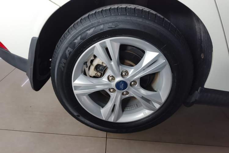 Used Ford Focus 2015 Hatchback 1.6L Automatic Comfort Model Right Rear Wheel Hub