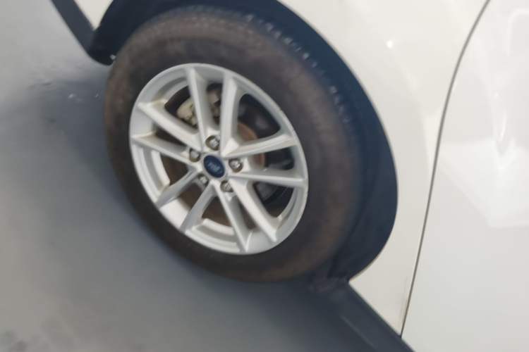 Used Ford Focus 2015 Sedan 1.6L Automatic Trend Model Right Rear Wheel Hub