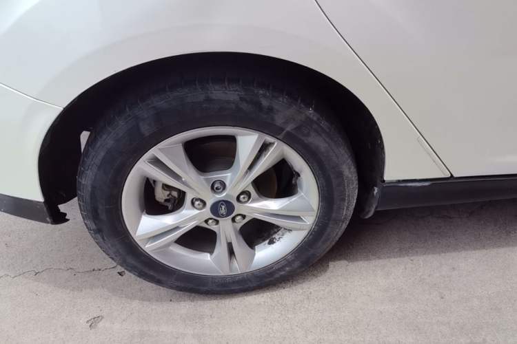 Used Ford Focus 2015 Hatchback 1.6L Automatic Comfort Model Right Rear Wheel Hub