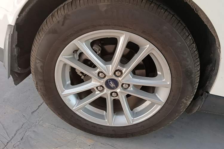 Used Ford Focus 2015 Hatchback 1.6L Automatic Fashion Edition Right Rear Wheel Hub