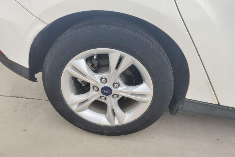 Used Ford Focus 2015 Hatchback 1.6L Automatic Comfort Model Right Rear Wheel Hub