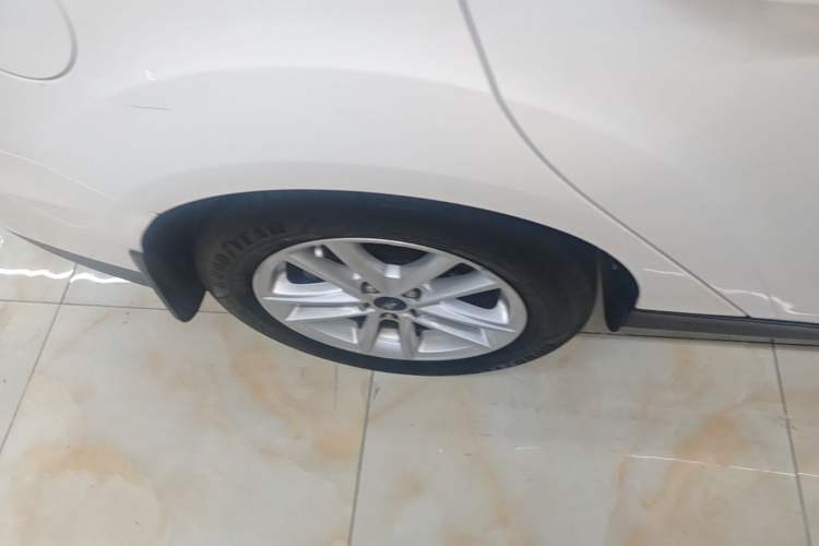 Used Ford Focus 2015 Sedan 1.6L Automatic Trend Model Right Rear Wheel Hub