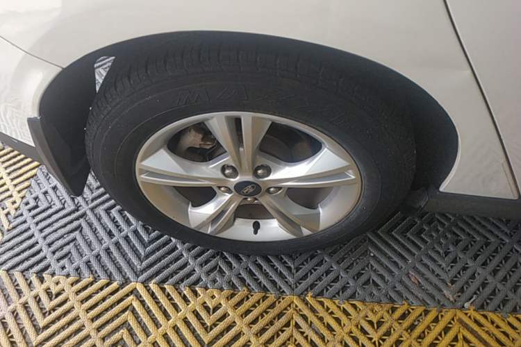 Used Ford Focus 2015 Hatchback 1.6L Automatic Comfort Model Right Rear Wheel Hub