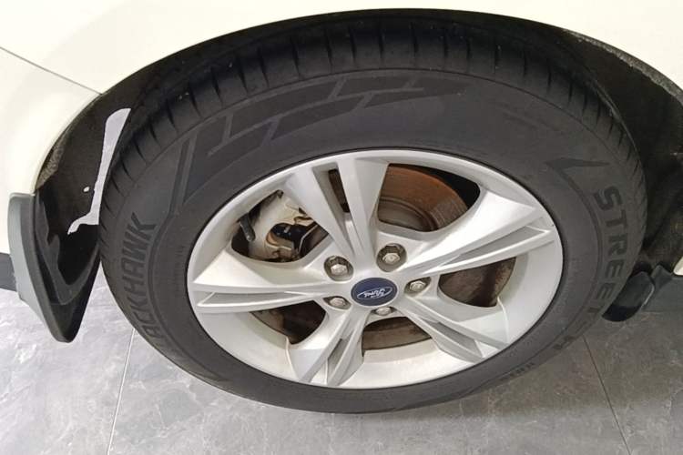 Used Ford Focus 2015 Sedan 1.6L Automatic Comfort Model Right Rear Wheel Hub