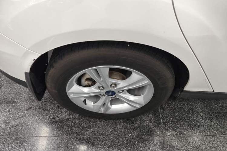 Used Ford Focus 2015 Hatchback 1.6L Automatic Comfort Model Right Rear Wheel Hub