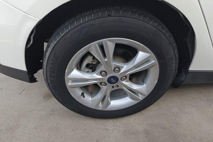 Used Ford Focus 2015 Hatchback 1.6L Automatic Comfort Model Right Rear Wheel Hub