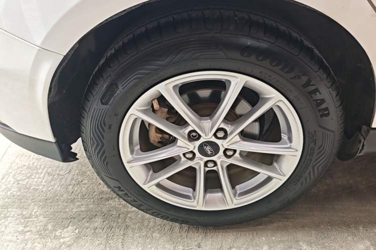 Used Ford Focus 2015 Hatchback 1.6L Automatic Fashion Edition Right Rear Wheel Hub