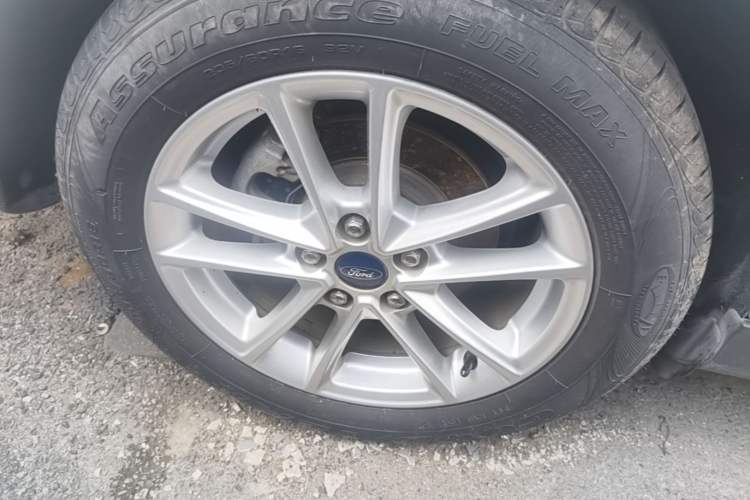 Used Ford Focus 2015 Sedan 1.6L Automatic Trend Model Right Rear Wheel Hub