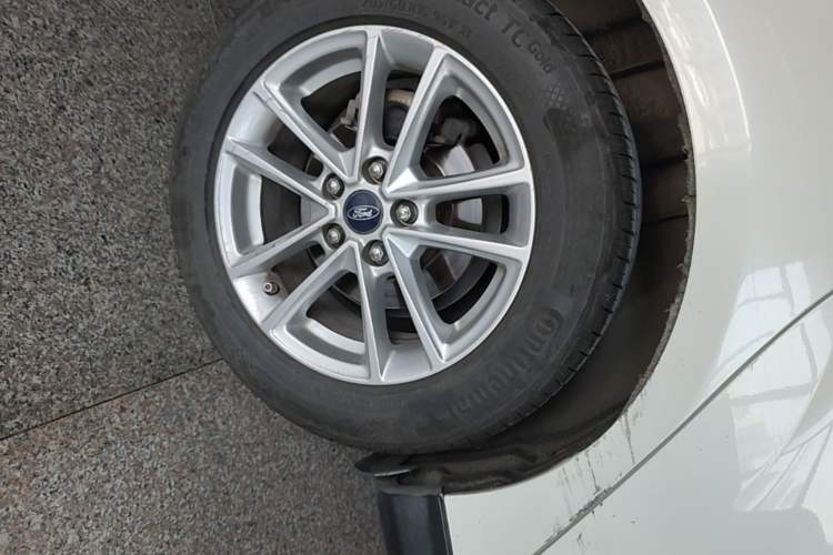 Used Ford Focus 2015 Hatchback 1.6L Automatic Fashion Edition Right Rear Wheel Hub