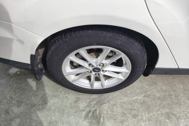 Used Ford Focus 2015 Sedan 1.6L Automatic Trend Model Right Rear Wheel Hub