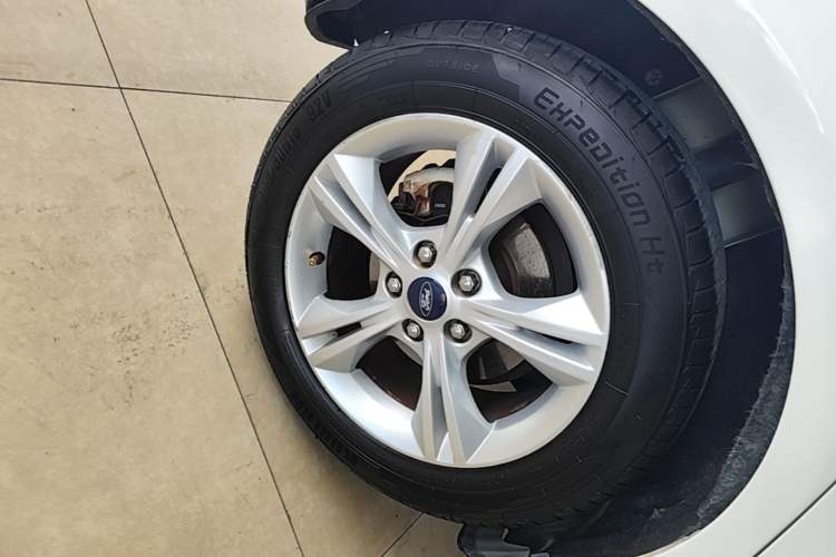 Used Ford Focus 2015 Hatchback 1.6L Manual Comfort Edition Right Rear Wheel Hub