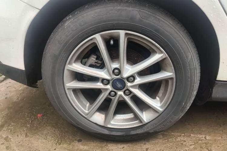 Used Ford Focus 2015 Hatchback EcoBoost 180 Automatic Elite Model Right Rear Wheel Hub