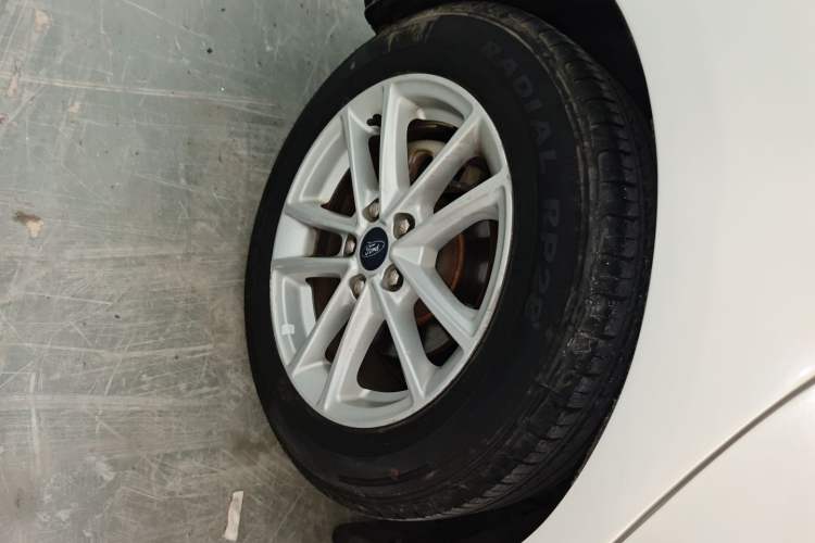 Used Ford Focus 2015 Sedan EcoBoost 180 Automatic Elite Model Right Rear Wheel Hub