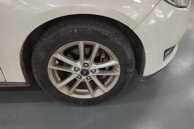Used Ford Focus 2015 Sedan 1.6L Automatic Trend Model Right Rear Wheel Hub